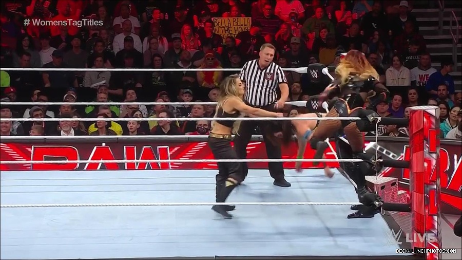 WWE_Monday_Night_Raw_2023_04_10_720p_HDTV_x264-NWCHD_mp4_002533418.jpg