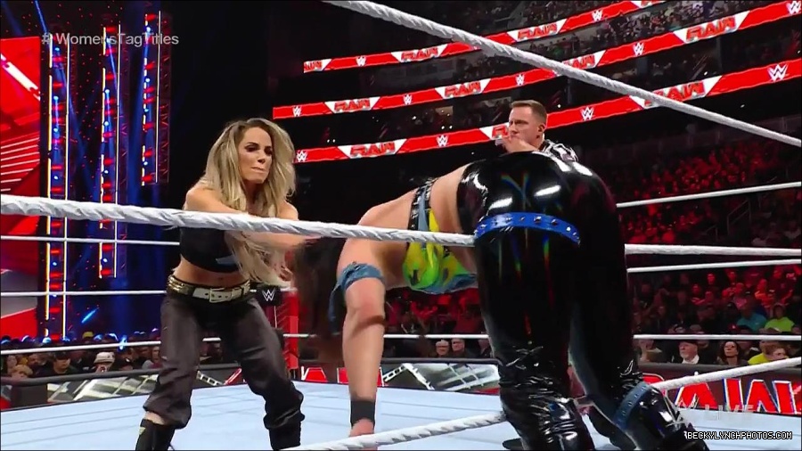 WWE_Monday_Night_Raw_2023_04_10_720p_HDTV_x264-NWCHD_mp4_002534219.jpg