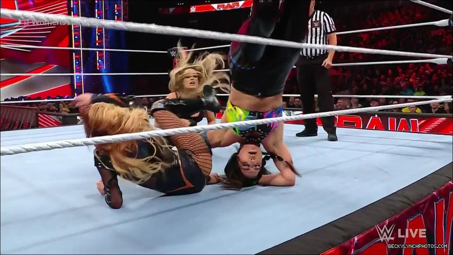WWE_Monday_Night_Raw_2023_04_10_720p_HDTV_x264-NWCHD_mp4_002536621.jpg