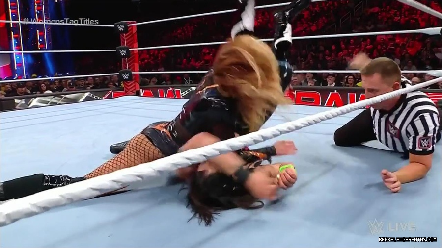 WWE_Monday_Night_Raw_2023_04_10_720p_HDTV_x264-NWCHD_mp4_002541826.jpg