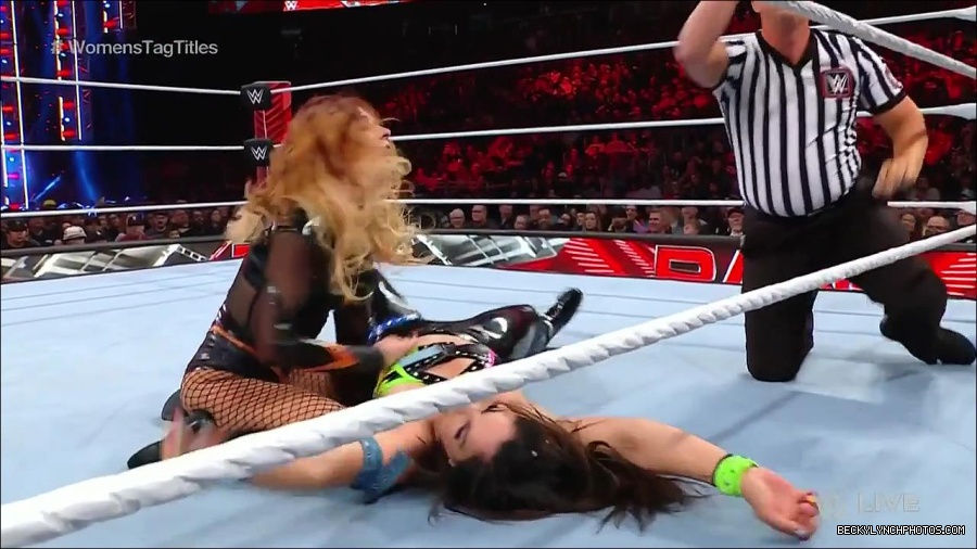 WWE_Monday_Night_Raw_2023_04_10_720p_HDTV_x264-NWCHD_mp4_002543028.jpg