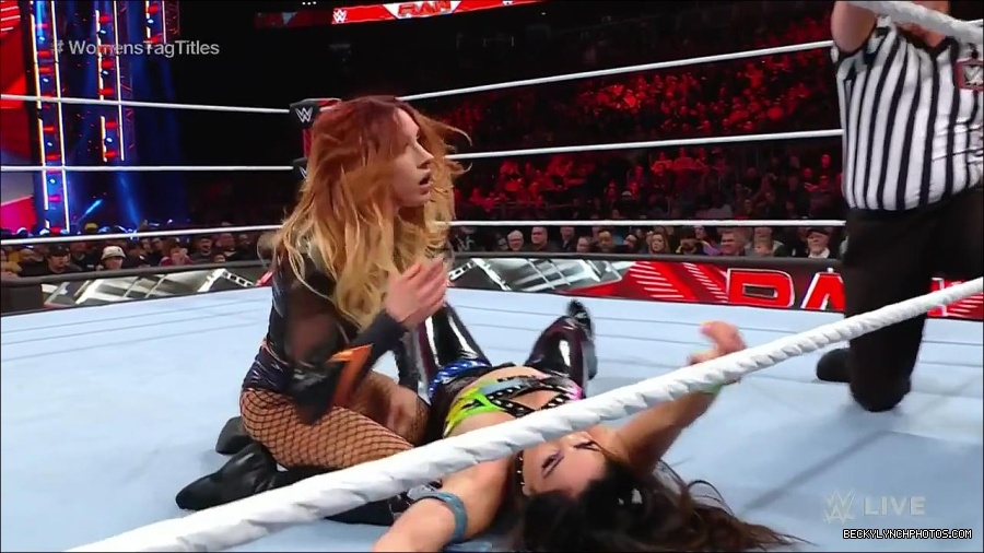 WWE_Monday_Night_Raw_2023_04_10_720p_HDTV_x264-NWCHD_mp4_002543428.jpg