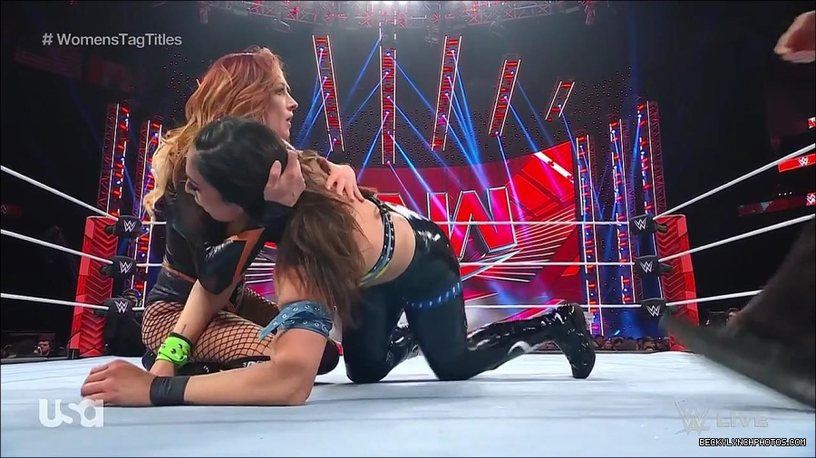 WWE_Monday_Night_Raw_2023_04_10_720p_HDTV_x264-NWCHD_mp4_002555840.jpg