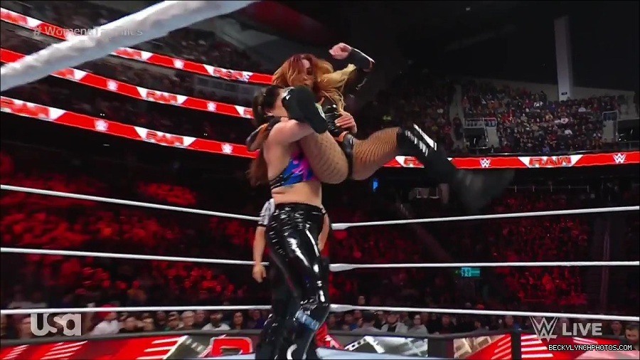 WWE_Monday_Night_Raw_2023_04_10_720p_HDTV_x264-NWCHD_mp4_002569854.jpg