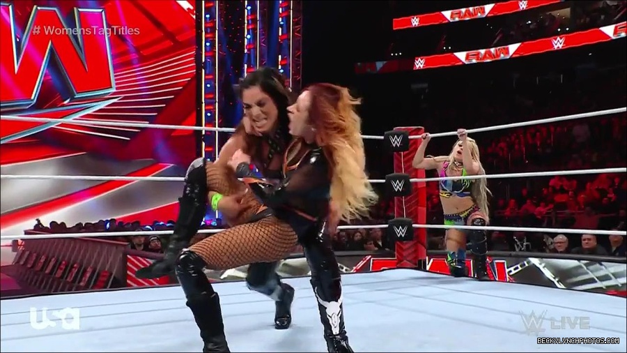 WWE_Monday_Night_Raw_2023_04_10_720p_HDTV_x264-NWCHD_mp4_002571856.jpg