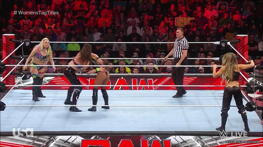 WWE_Monday_Night_Raw_2023_04_10_720p_HDTV_x264-NWCHD_mp4_002580665.jpg