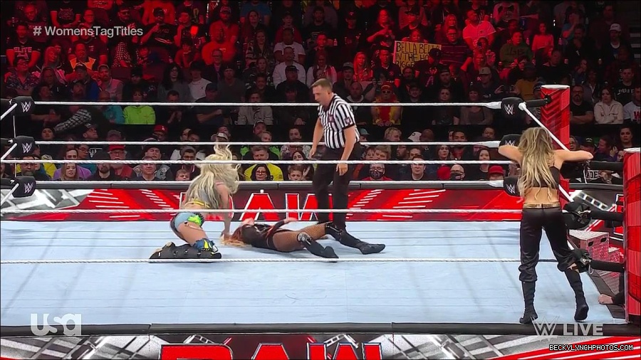 WWE_Monday_Night_Raw_2023_04_10_720p_HDTV_x264-NWCHD_mp4_002612697.jpg