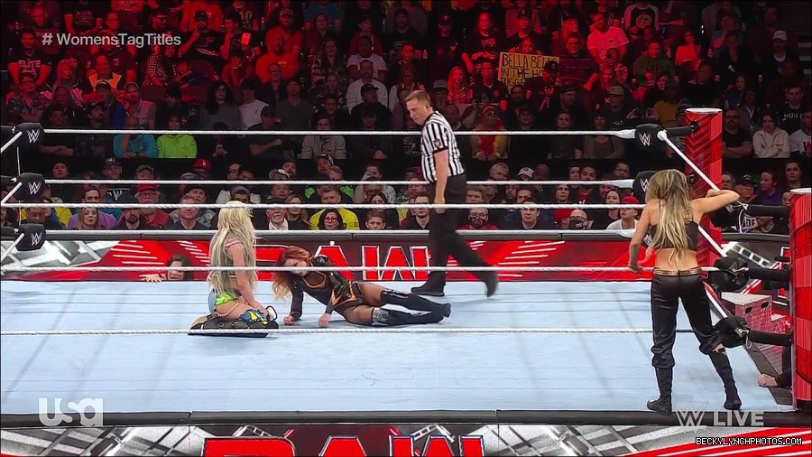 WWE_Monday_Night_Raw_2023_04_10_720p_HDTV_x264-NWCHD_mp4_002614299.jpg