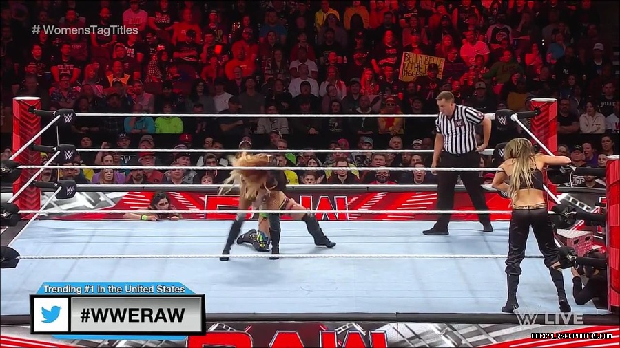 WWE_Monday_Night_Raw_2023_04_10_720p_HDTV_x264-NWCHD_mp4_002623108.jpg