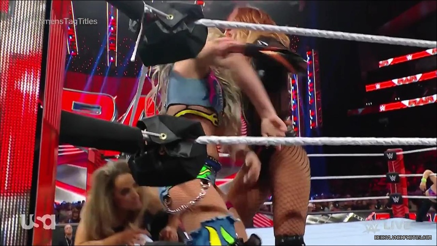 WWE_Monday_Night_Raw_2023_04_10_720p_HDTV_x264-NWCHD_mp4_002636721.jpg