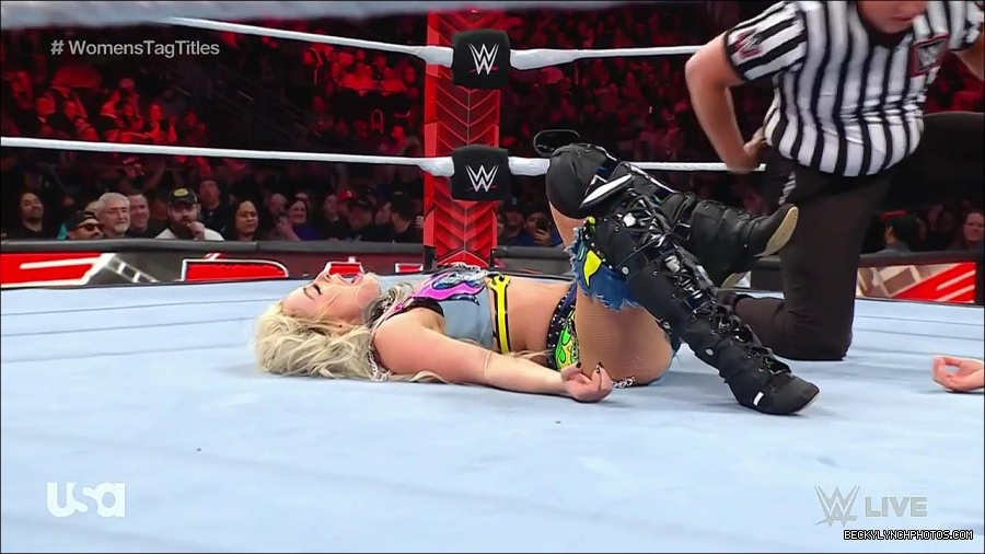 WWE_Monday_Night_Raw_2023_04_10_720p_HDTV_x264-NWCHD_mp4_002674359.jpg