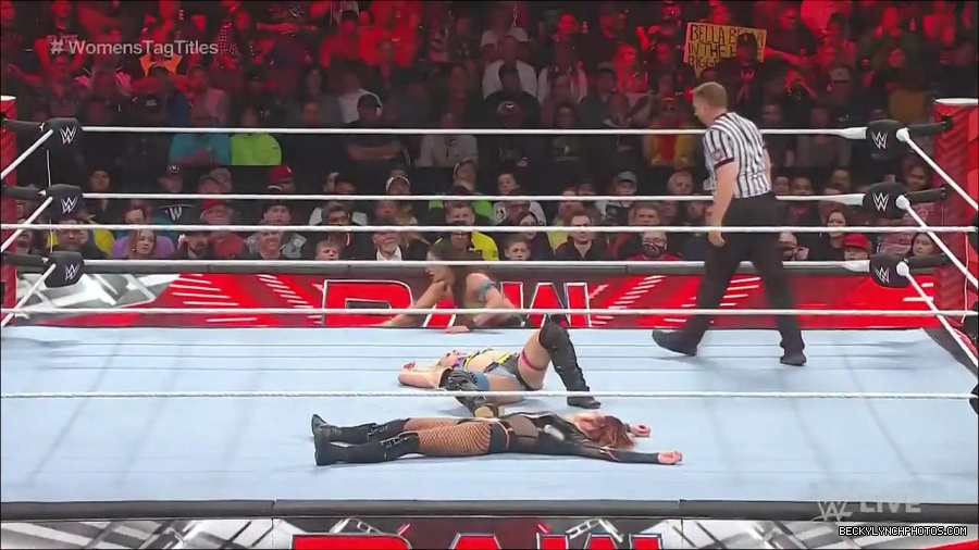 WWE_Monday_Night_Raw_2023_04_10_720p_HDTV_x264-NWCHD_mp4_002691576.jpg