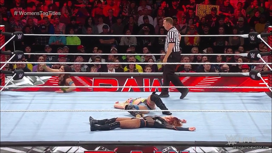 WWE_Monday_Night_Raw_2023_04_10_720p_HDTV_x264-NWCHD_mp4_002692777.jpg