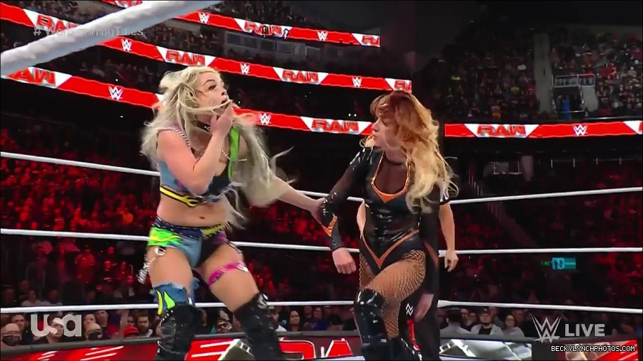 WWE_Monday_Night_Raw_2023_04_10_720p_HDTV_x264-NWCHD_mp4_002710795.jpg