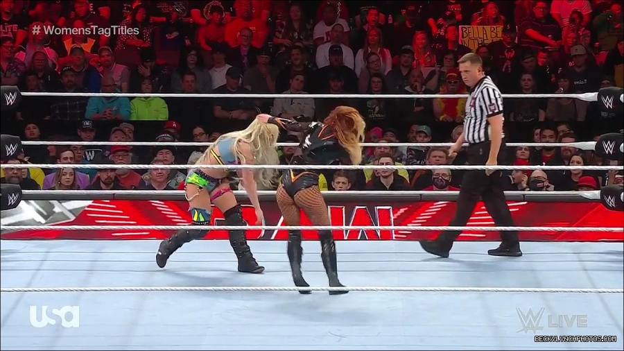 WWE_Monday_Night_Raw_2023_04_10_720p_HDTV_x264-NWCHD_mp4_002713198.jpg