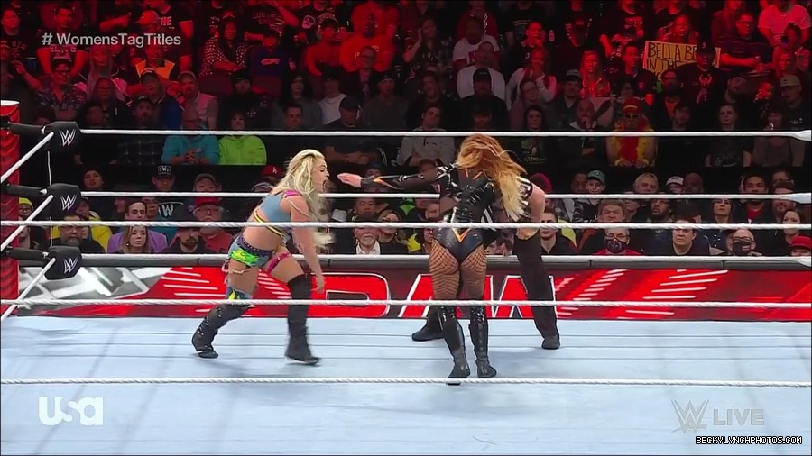 WWE_Monday_Night_Raw_2023_04_10_720p_HDTV_x264-NWCHD_mp4_002716401.jpg