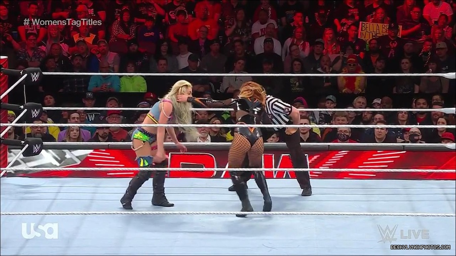 WWE_Monday_Night_Raw_2023_04_10_720p_HDTV_x264-NWCHD_mp4_002716801.jpg