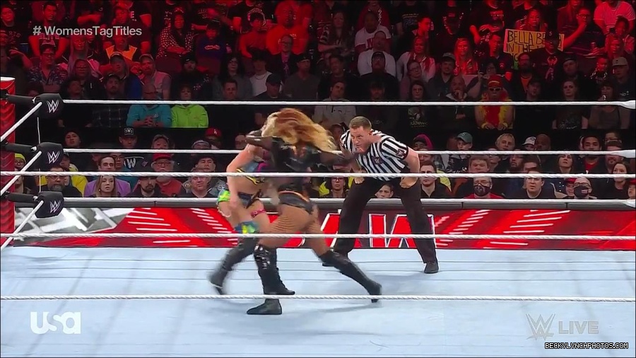 WWE_Monday_Night_Raw_2023_04_10_720p_HDTV_x264-NWCHD_mp4_002717202.jpg