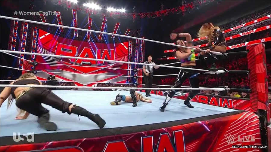 WWE_Monday_Night_Raw_2023_04_10_720p_HDTV_x264-NWCHD_mp4_002728413.jpg
