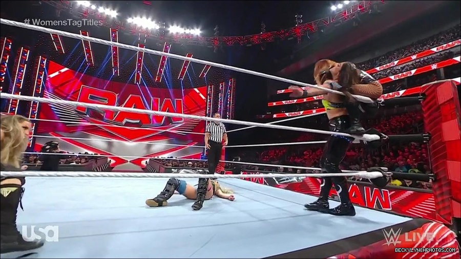 WWE_Monday_Night_Raw_2023_04_10_720p_HDTV_x264-NWCHD_mp4_002729614.jpg