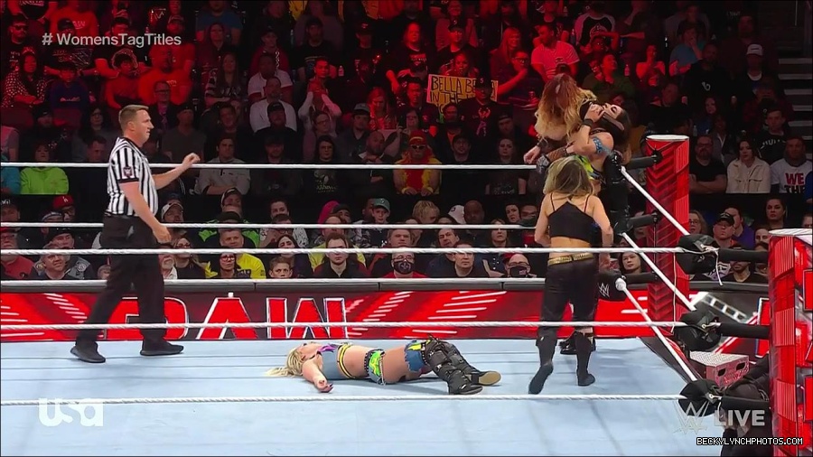WWE_Monday_Night_Raw_2023_04_10_720p_HDTV_x264-NWCHD_mp4_002731616.jpg