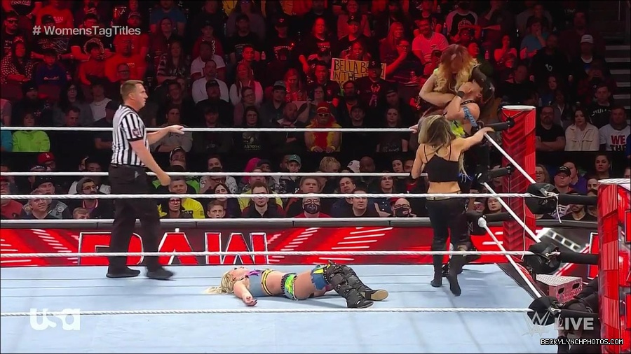 WWE_Monday_Night_Raw_2023_04_10_720p_HDTV_x264-NWCHD_mp4_002732016.jpg