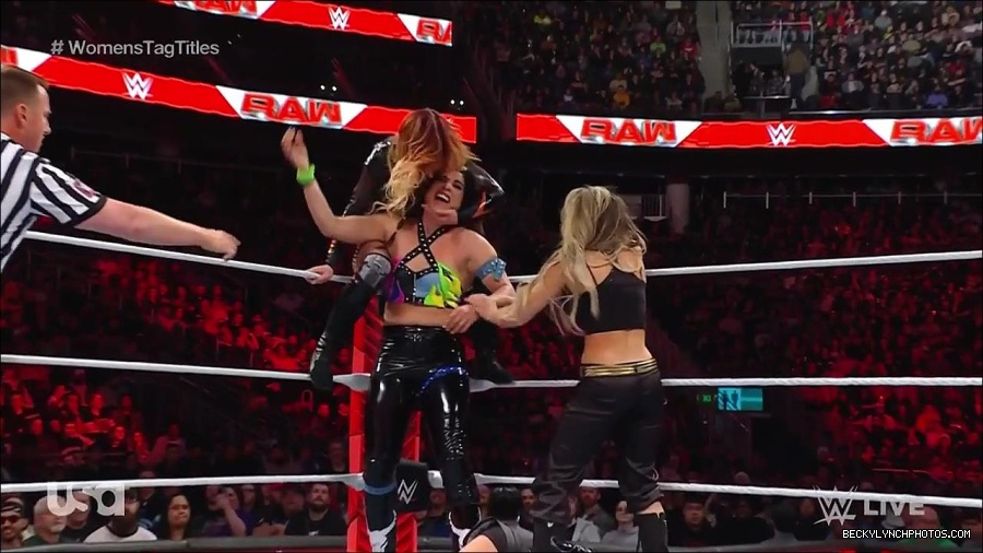 WWE_Monday_Night_Raw_2023_04_10_720p_HDTV_x264-NWCHD_mp4_002733218.jpg