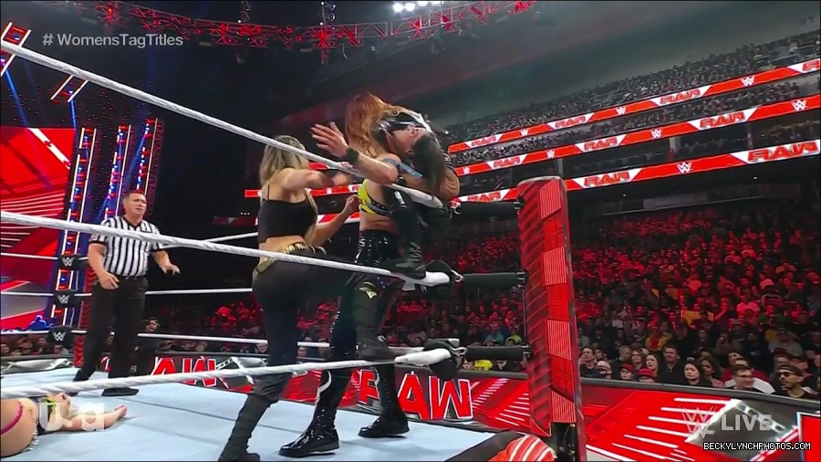 WWE_Monday_Night_Raw_2023_04_10_720p_HDTV_x264-NWCHD_mp4_002734819.jpg