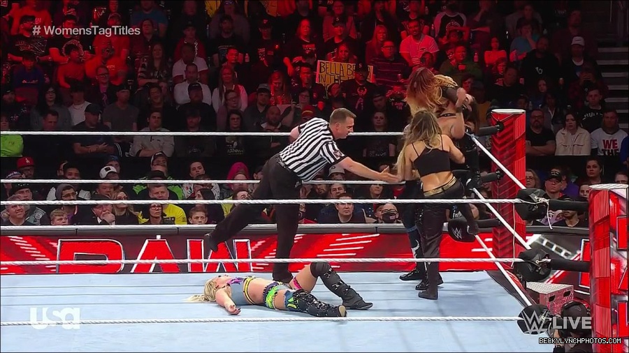 WWE_Monday_Night_Raw_2023_04_10_720p_HDTV_x264-NWCHD_mp4_002737222.jpg