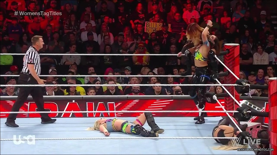 WWE_Monday_Night_Raw_2023_04_10_720p_HDTV_x264-NWCHD_mp4_002742427.jpg