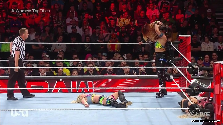 WWE_Monday_Night_Raw_2023_04_10_720p_HDTV_x264-NWCHD_mp4_002742827.jpg