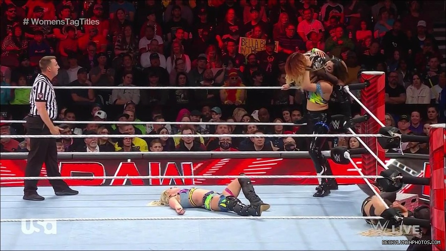 WWE_Monday_Night_Raw_2023_04_10_720p_HDTV_x264-NWCHD_mp4_002743228.jpg