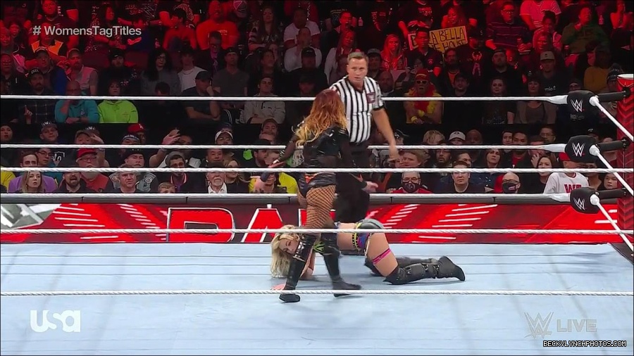WWE_Monday_Night_Raw_2023_04_10_720p_HDTV_x264-NWCHD_mp4_002766851.jpg