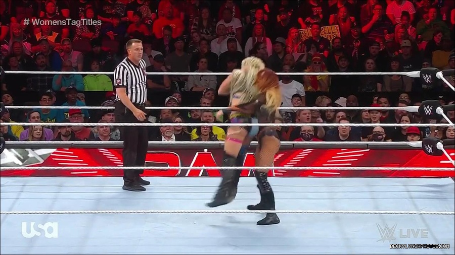 WWE_Monday_Night_Raw_2023_04_10_720p_HDTV_x264-NWCHD_mp4_002777662.jpg