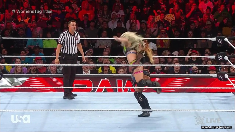 WWE_Monday_Night_Raw_2023_04_10_720p_HDTV_x264-NWCHD_mp4_002778062.jpg