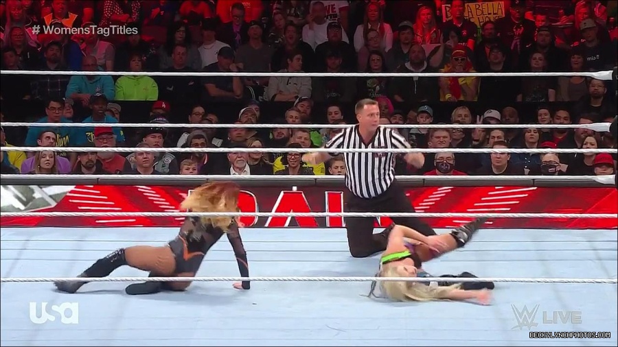 WWE_Monday_Night_Raw_2023_04_10_720p_HDTV_x264-NWCHD_mp4_002782066.jpg