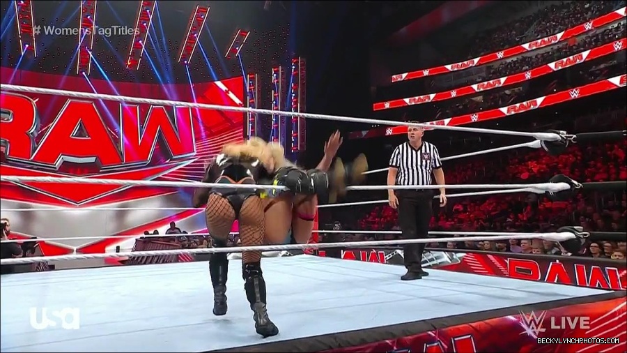 WWE_Monday_Night_Raw_2023_04_10_720p_HDTV_x264-NWCHD_mp4_002814499.jpg