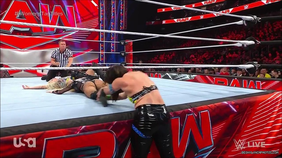 WWE_Monday_Night_Raw_2023_04_10_720p_HDTV_x264-NWCHD_mp4_002824509.jpg