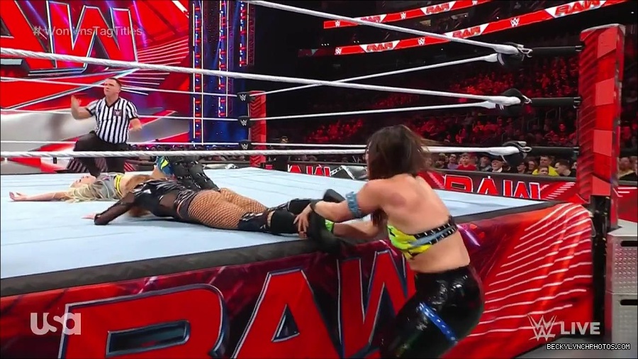 WWE_Monday_Night_Raw_2023_04_10_720p_HDTV_x264-NWCHD_mp4_002825310.jpg