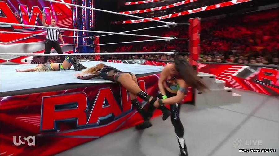 WWE_Monday_Night_Raw_2023_04_10_720p_HDTV_x264-NWCHD_mp4_002826110.jpg