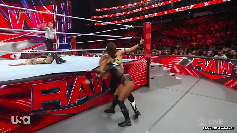 WWE_Monday_Night_Raw_2023_04_10_720p_HDTV_x264-NWCHD_mp4_002826511.jpg