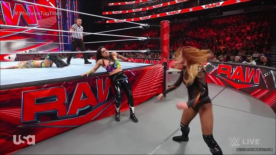 WWE_Monday_Night_Raw_2023_04_10_720p_HDTV_x264-NWCHD_mp4_002827312.jpg