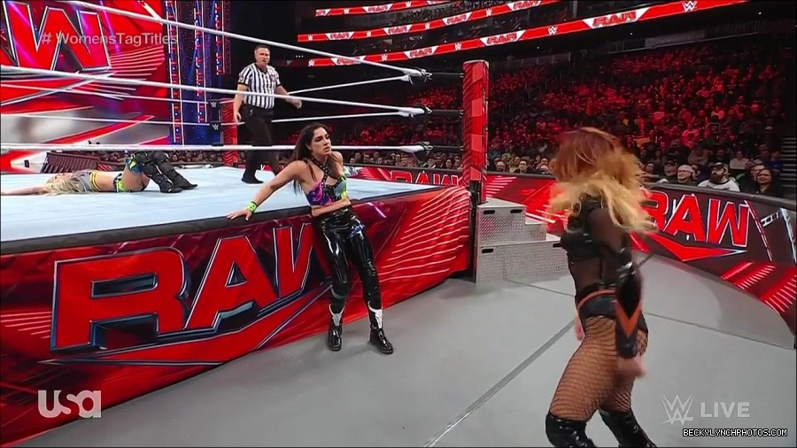 WWE_Monday_Night_Raw_2023_04_10_720p_HDTV_x264-NWCHD_mp4_002827712.jpg