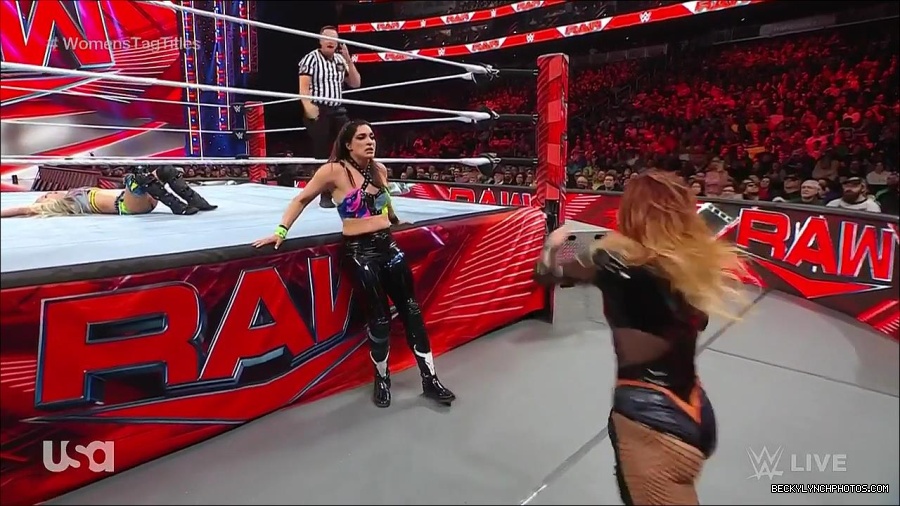 WWE_Monday_Night_Raw_2023_04_10_720p_HDTV_x264-NWCHD_mp4_002828112.jpg