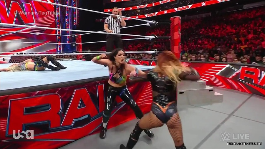 WWE_Monday_Night_Raw_2023_04_10_720p_HDTV_x264-NWCHD_mp4_002828513.jpg