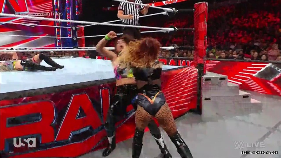 WWE_Monday_Night_Raw_2023_04_10_720p_HDTV_x264-NWCHD_mp4_002828913.jpg