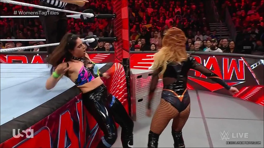 WWE_Monday_Night_Raw_2023_04_10_720p_HDTV_x264-NWCHD_mp4_002829314.jpg