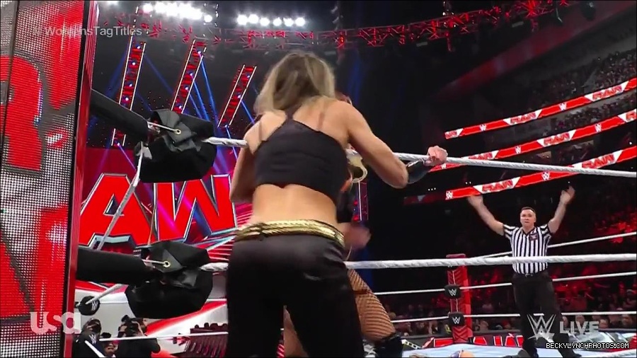 WWE_Monday_Night_Raw_2023_04_10_720p_HDTV_x264-NWCHD_mp4_002837722.jpg