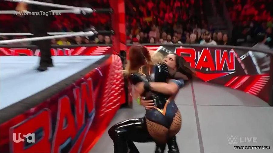 WWE_Monday_Night_Raw_2023_04_10_720p_HDTV_x264-NWCHD_mp4_002841326.jpg