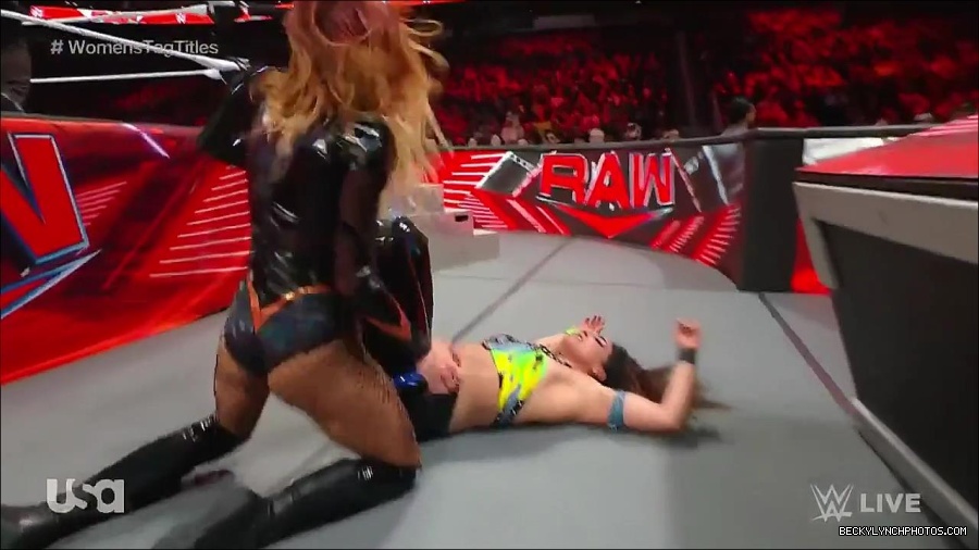 WWE_Monday_Night_Raw_2023_04_10_720p_HDTV_x264-NWCHD_mp4_002842126.jpg